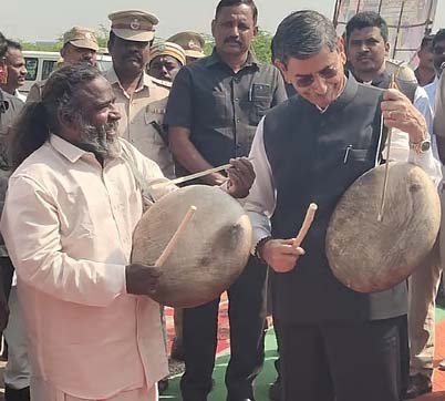 பள்ளி பாடத்திட்டத்தில் பறை இசையை  கொண்டுவர வேண்டும்: கவர்னர் ரவி